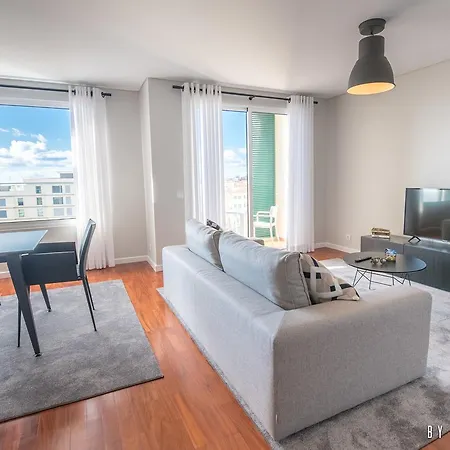 Mlv Uptown Apartamento